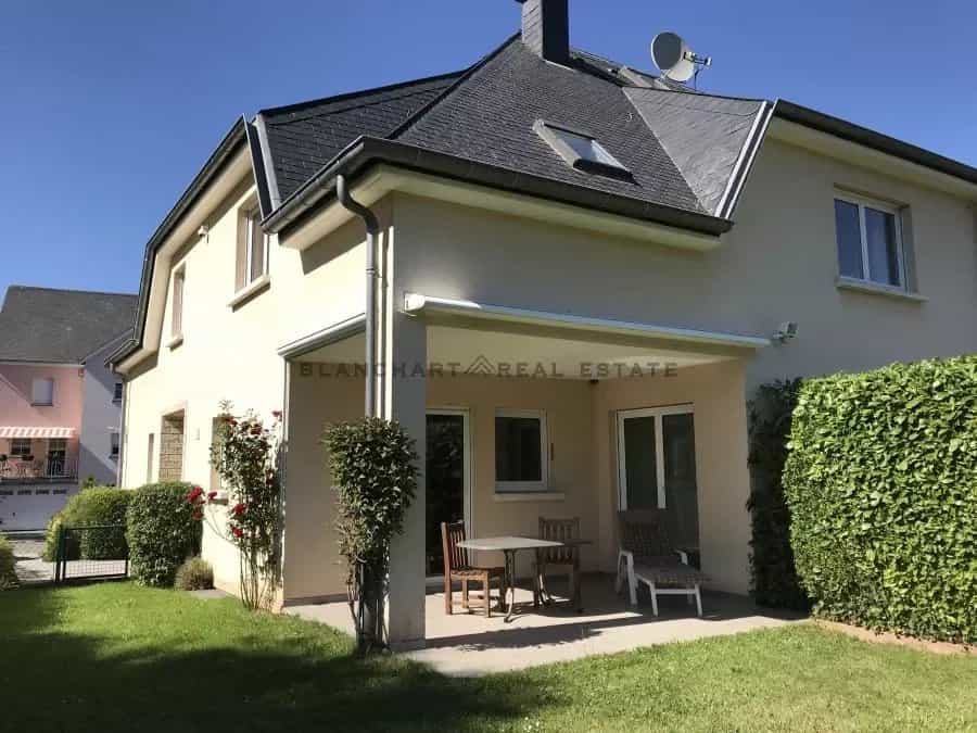 Beberapa Rumah di Senningen, Luksemburg 12319800