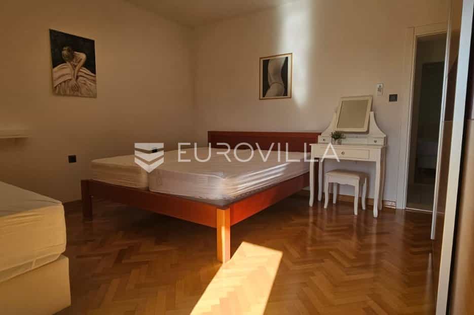 公寓 在 Kaštel Sućurac, Splitsko-dalmatinska županija 12320068
