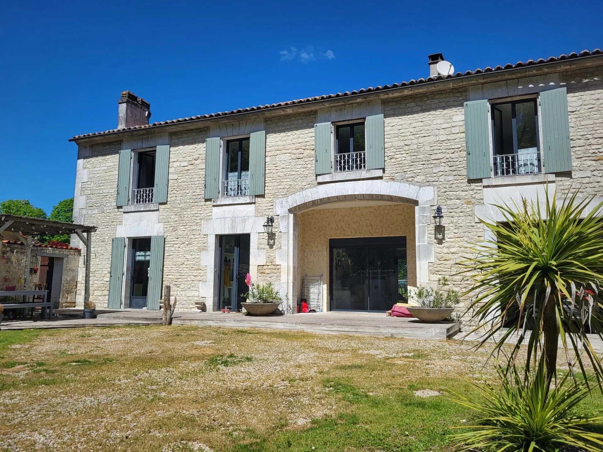 房子 在 Jarnac, Nouvelle-Aquitaine 12321189