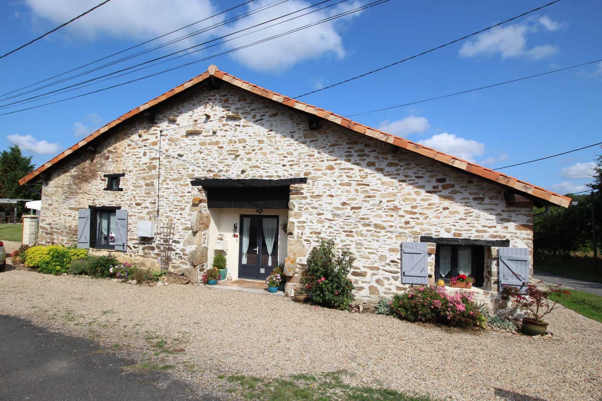بيت في Le Lindois, Nouvelle-Aquitaine 12321192