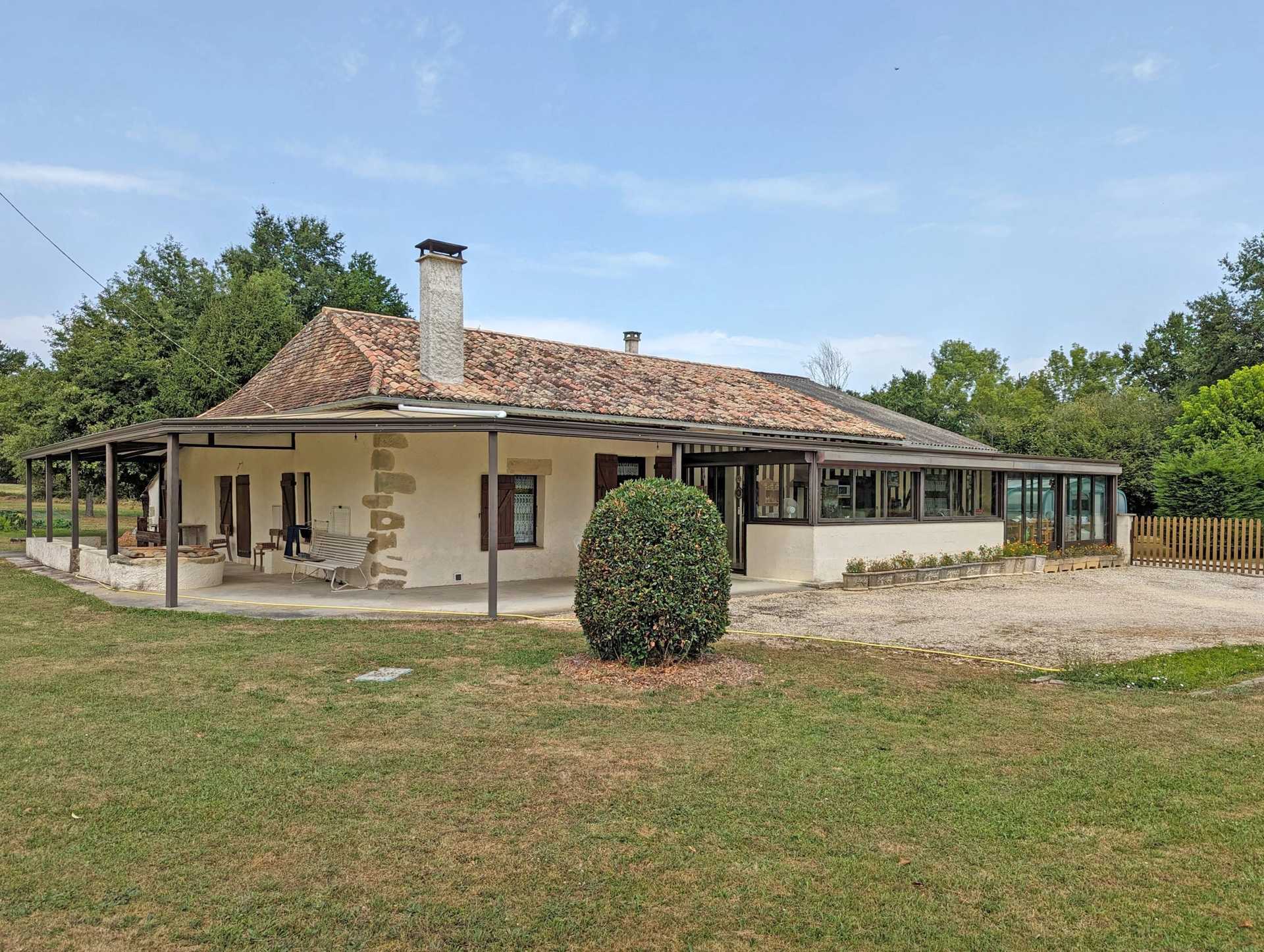 House in Lauzun, Nouvelle-Aquitaine 12321198