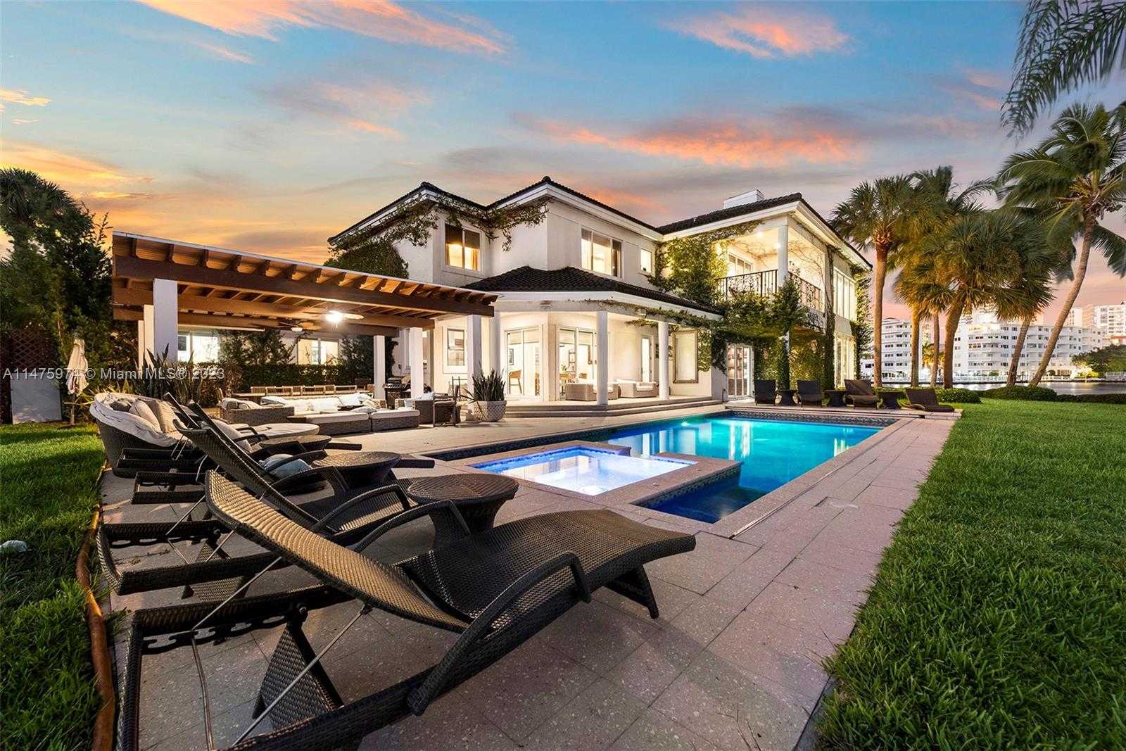 House in Hallandale Beach, Florida 12321663