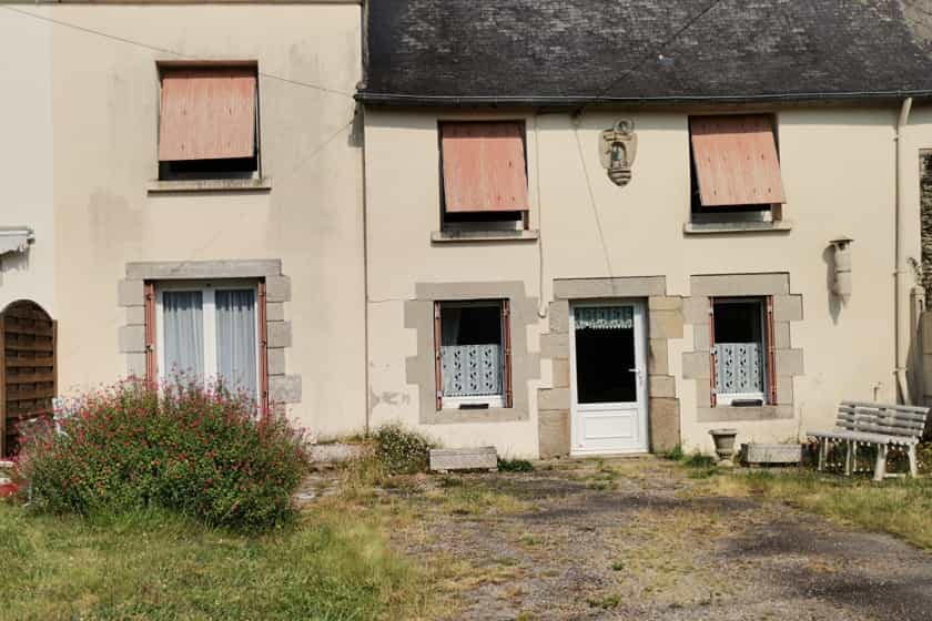 House in La Croix-Helléan, Brittany 12321993