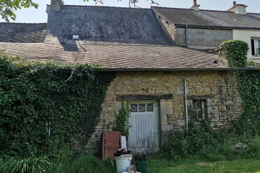 House in La Croix-Helléan, Brittany 12321993