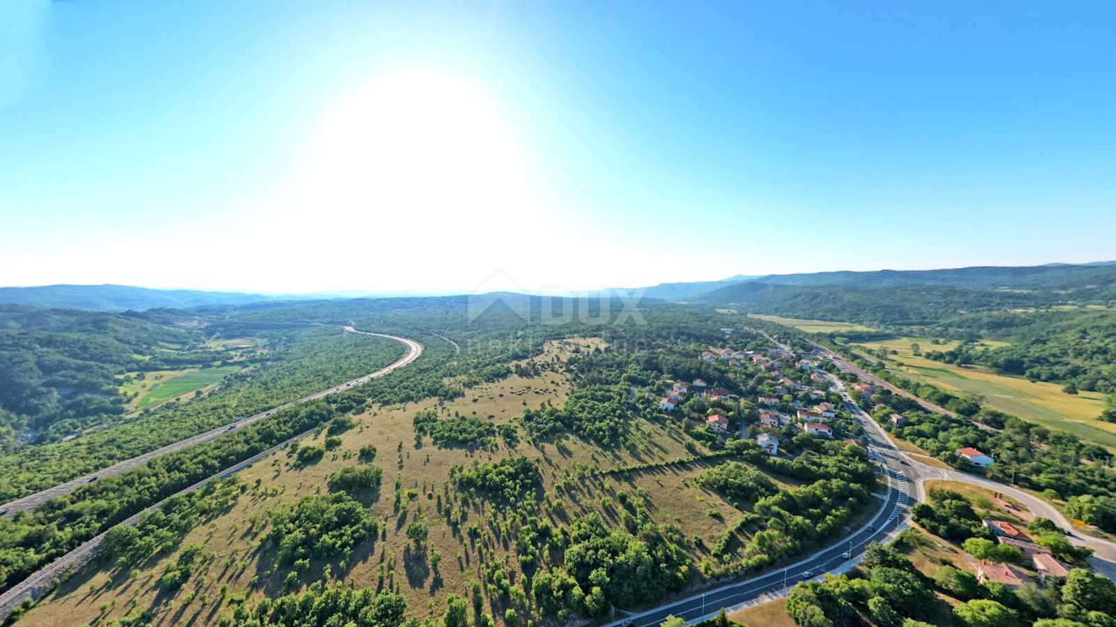 土地 在 Lupoglav, Istarska Zupanija 12322224