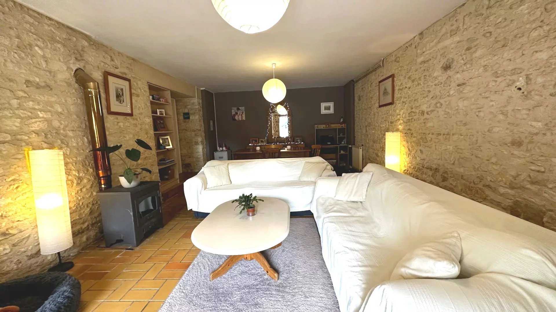 σπίτι σε Chasseneuil-sur-Bonnieure, Nouvelle-Aquitaine 12323039