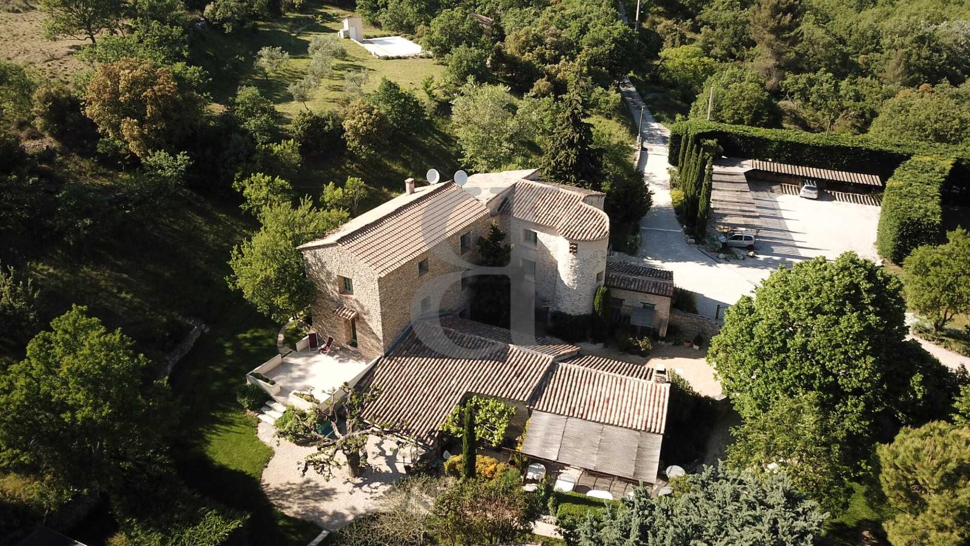 Hus i La Roque-sur-Pernes, Provence-Alpes-Côte d'Azur 12323077