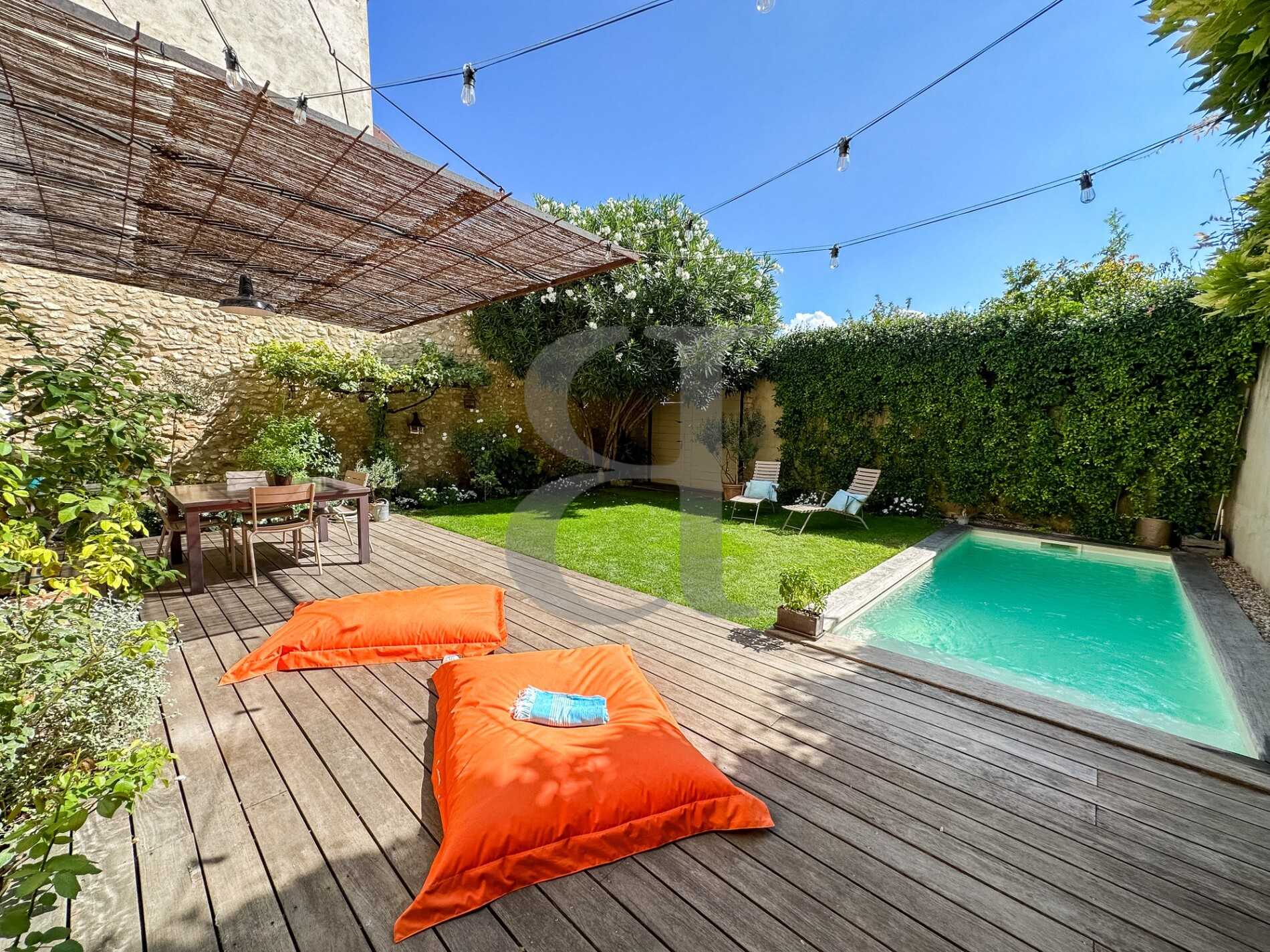 House in Le Thor, Provence-Alpes-Cote d'Azur 12323080