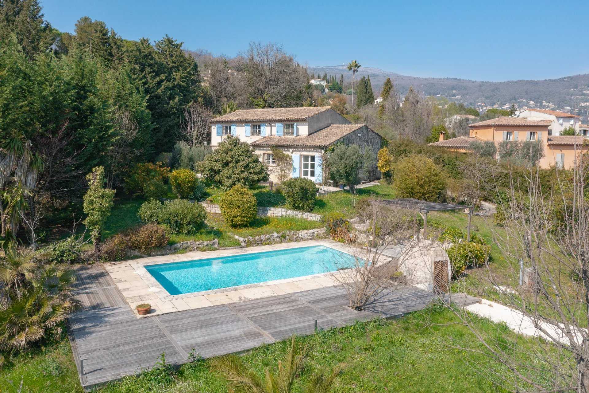 Rumah di Rumput, Provence-Alpes-Cote d'Azur 12323688