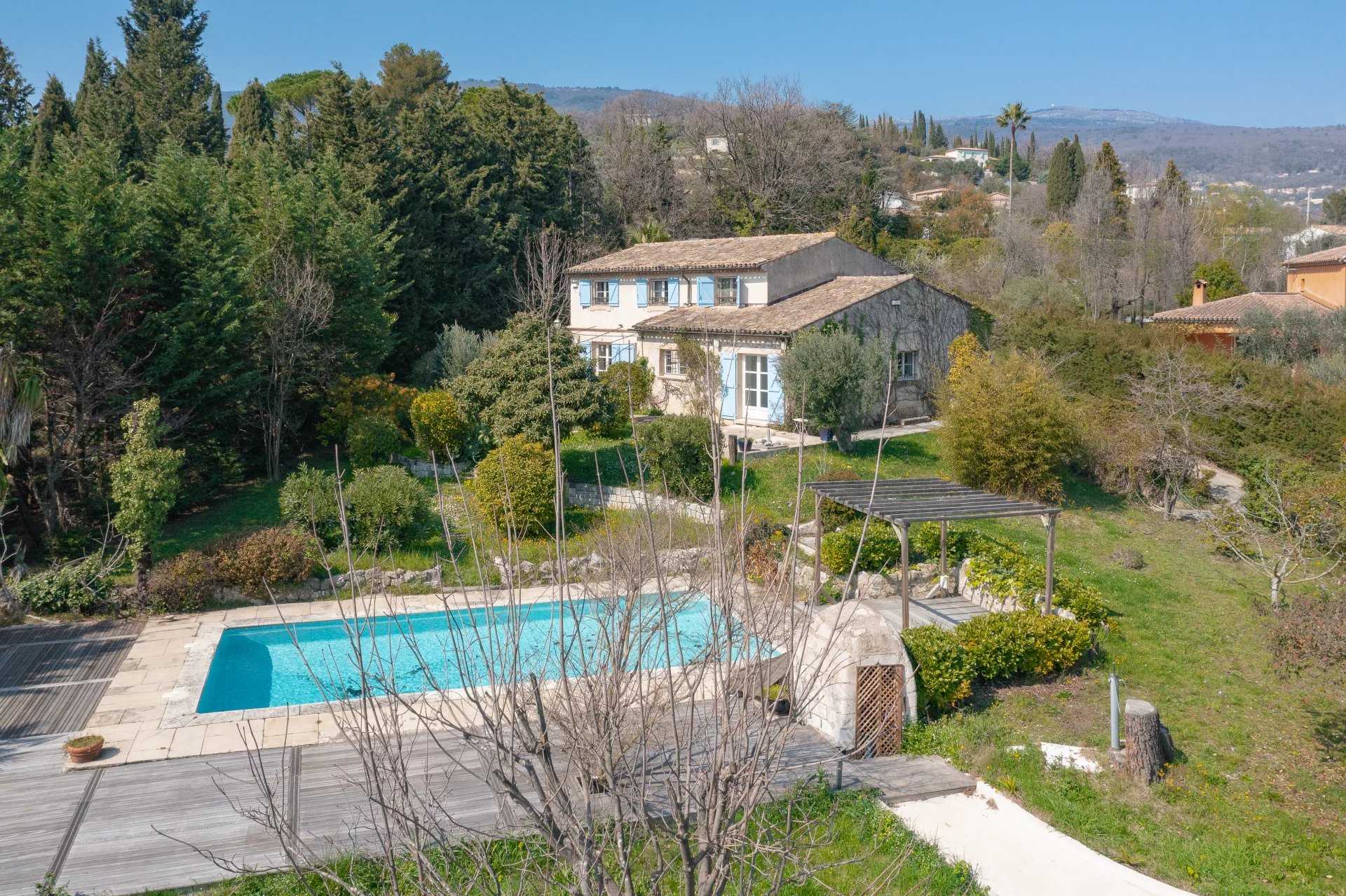 मकान में Grasse, Provence-Alpes-Côte d'Azur 12323688