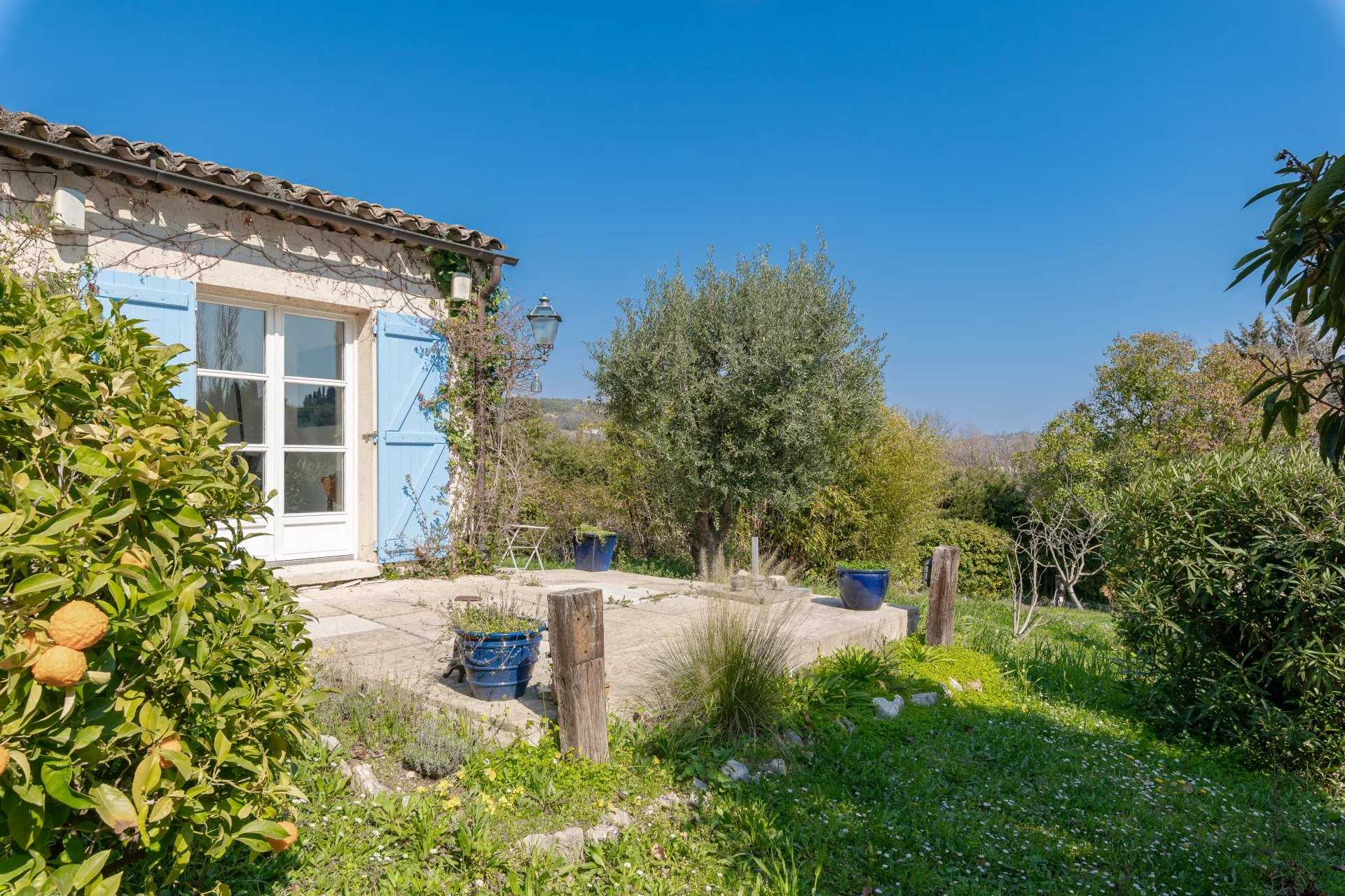 σπίτι σε Grasse, Provence-Alpes-Côte d'Azur 12323688