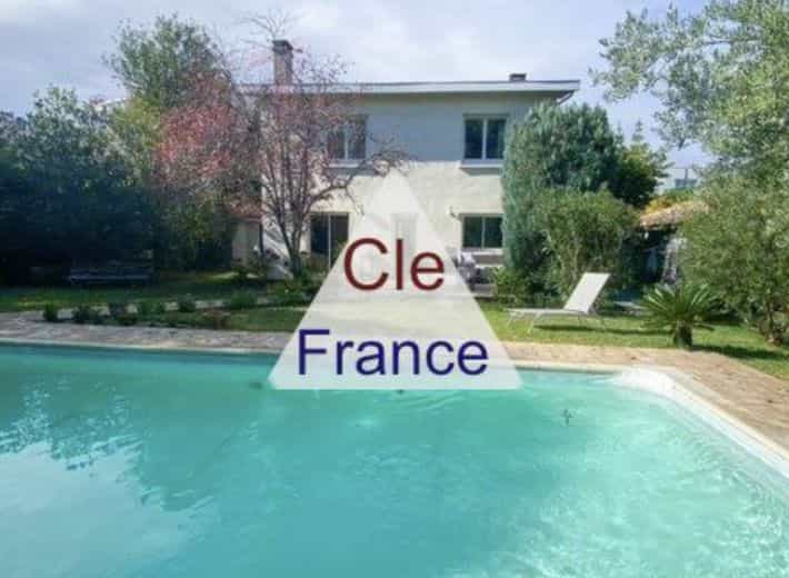casa no Le Haillan, Nouvelle-Aquitaine 12323747