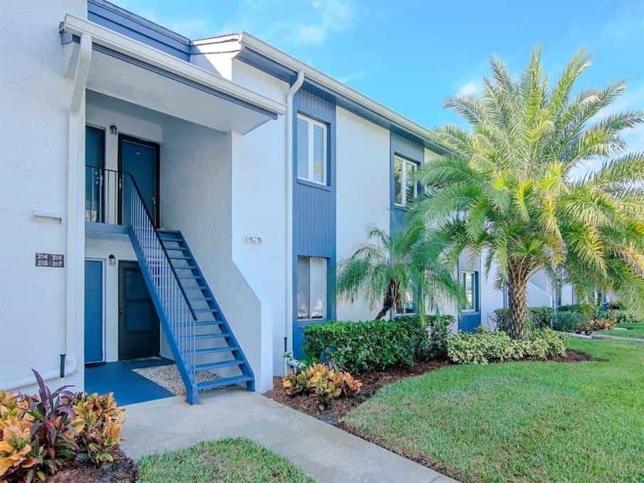 Condominium in Oudsmar, Florida 12323897