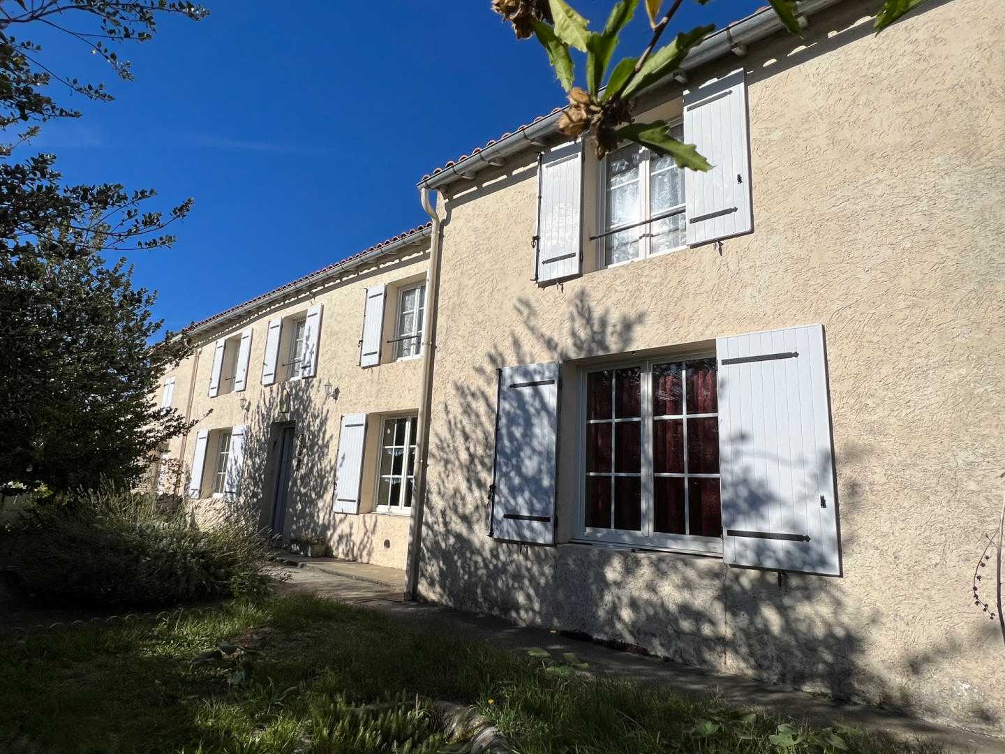 Будинок в Loulay, Nouvelle-Aquitaine 12324329