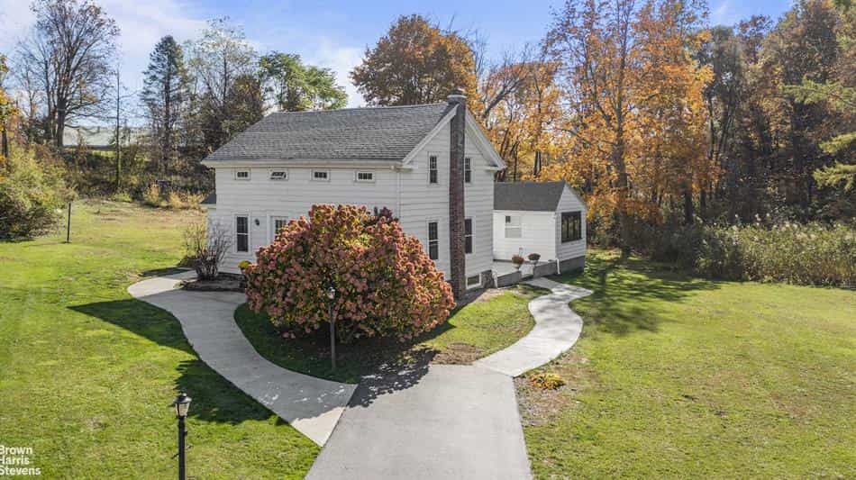 House in Buckleyville, New York 12325431