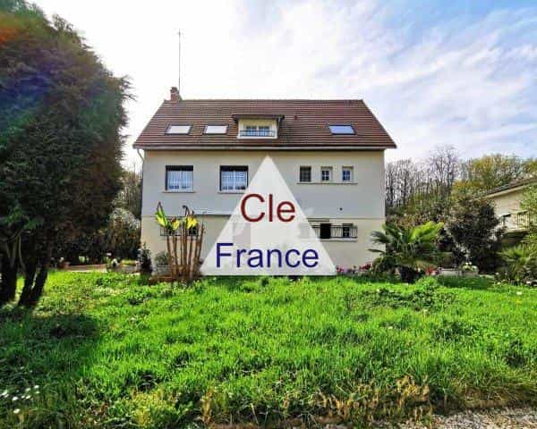 House in Fontenay-sur-Loing, Centre-Val de Loire 12325497