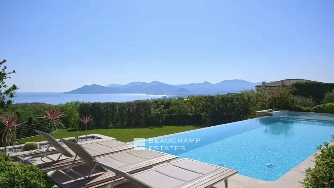 Casa nel La Bocca, Provence-Alpes-Cote d'Azur 12326274
