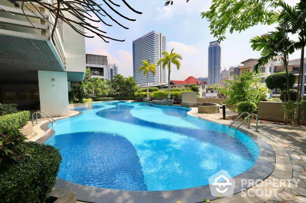 Condominium in Ban Bang Krabueang, Samut Prakan 12326605
