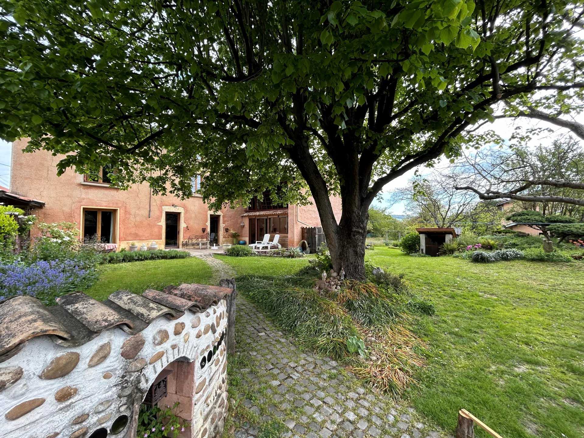 بيت في Chonas-l'Amballan, Auvergne-Rhone-Alpes 12327182