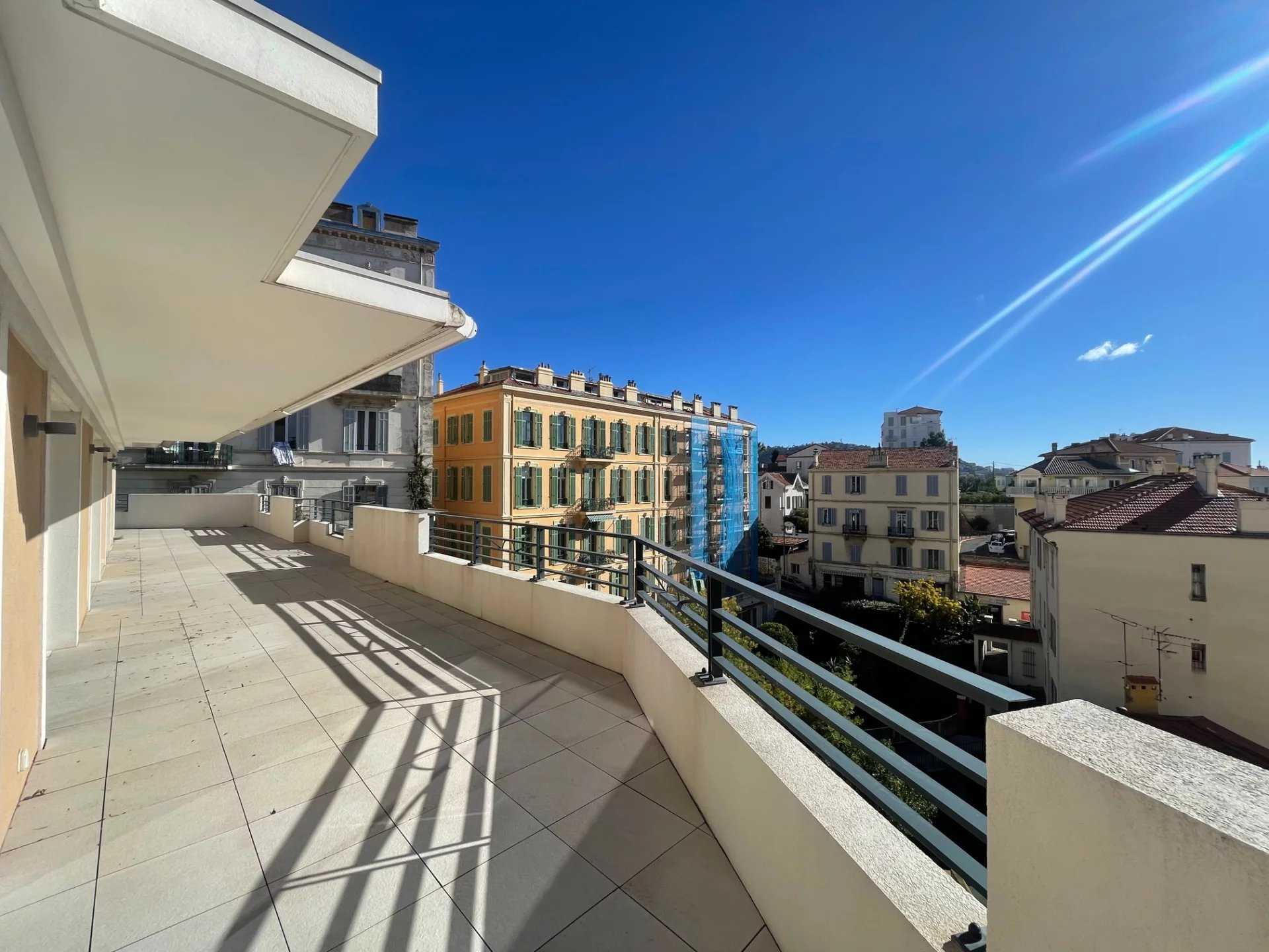 Condominium in Cannes, Provence-Alpes-Côte d'Azur 12327191