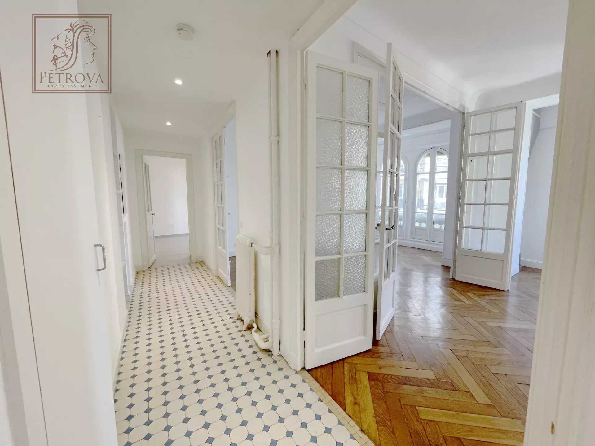 Residential in Nice, Alpes-Maritimes 12327211