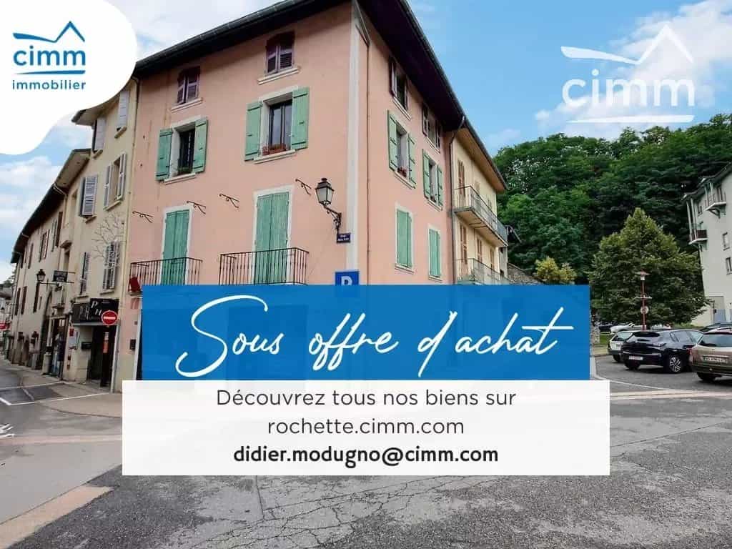Condominium in La Rochette, Auvergne-Rhone-Alpes 12327282