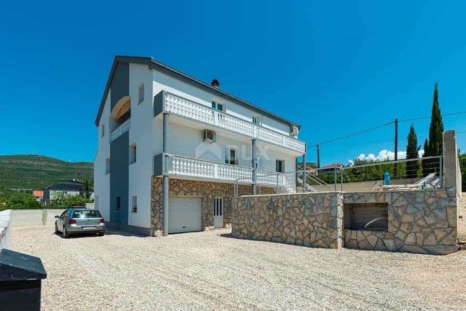 House in Obrovac, Zadarska Zupanija 12327502
