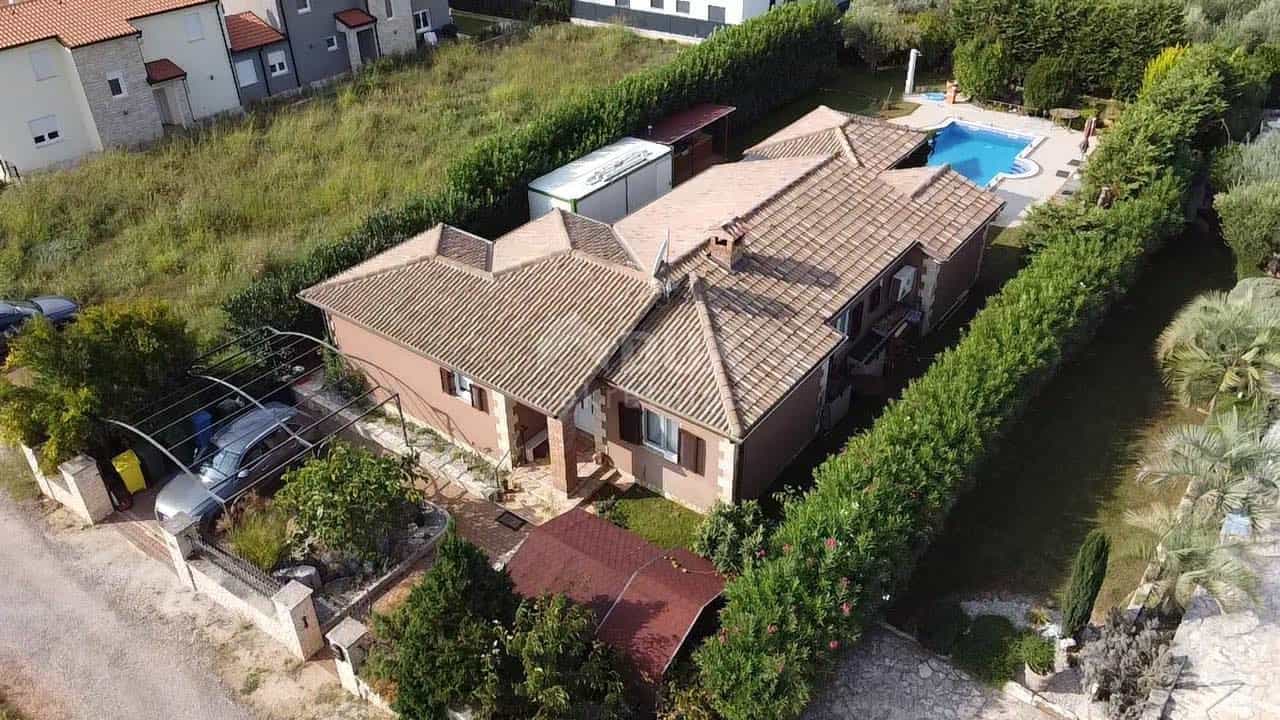 σπίτι σε Kaštelir, Istria County 12327512