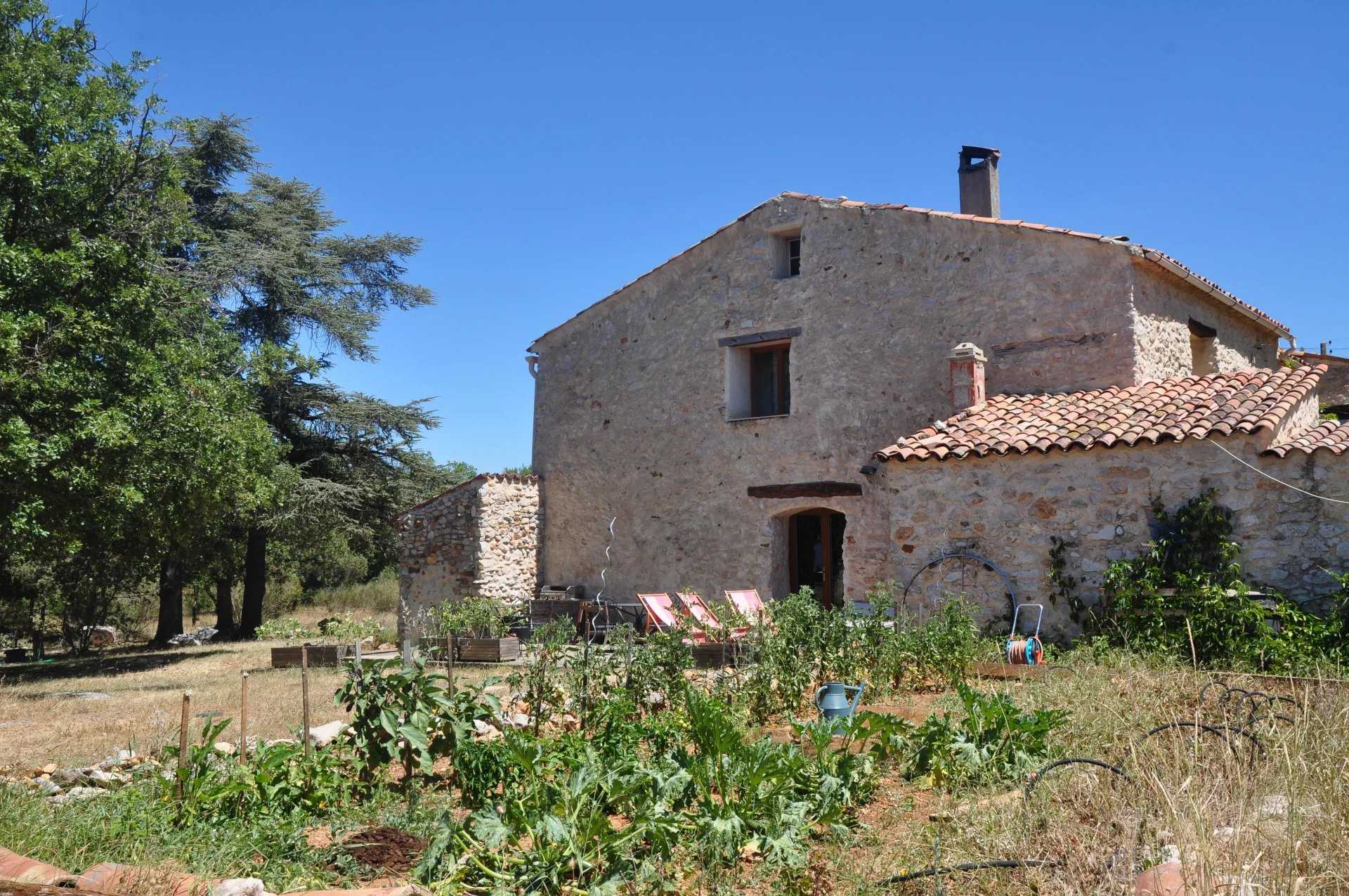 집 에 Quinson, Provence-Alpes-Côte d'Azur 12328730
