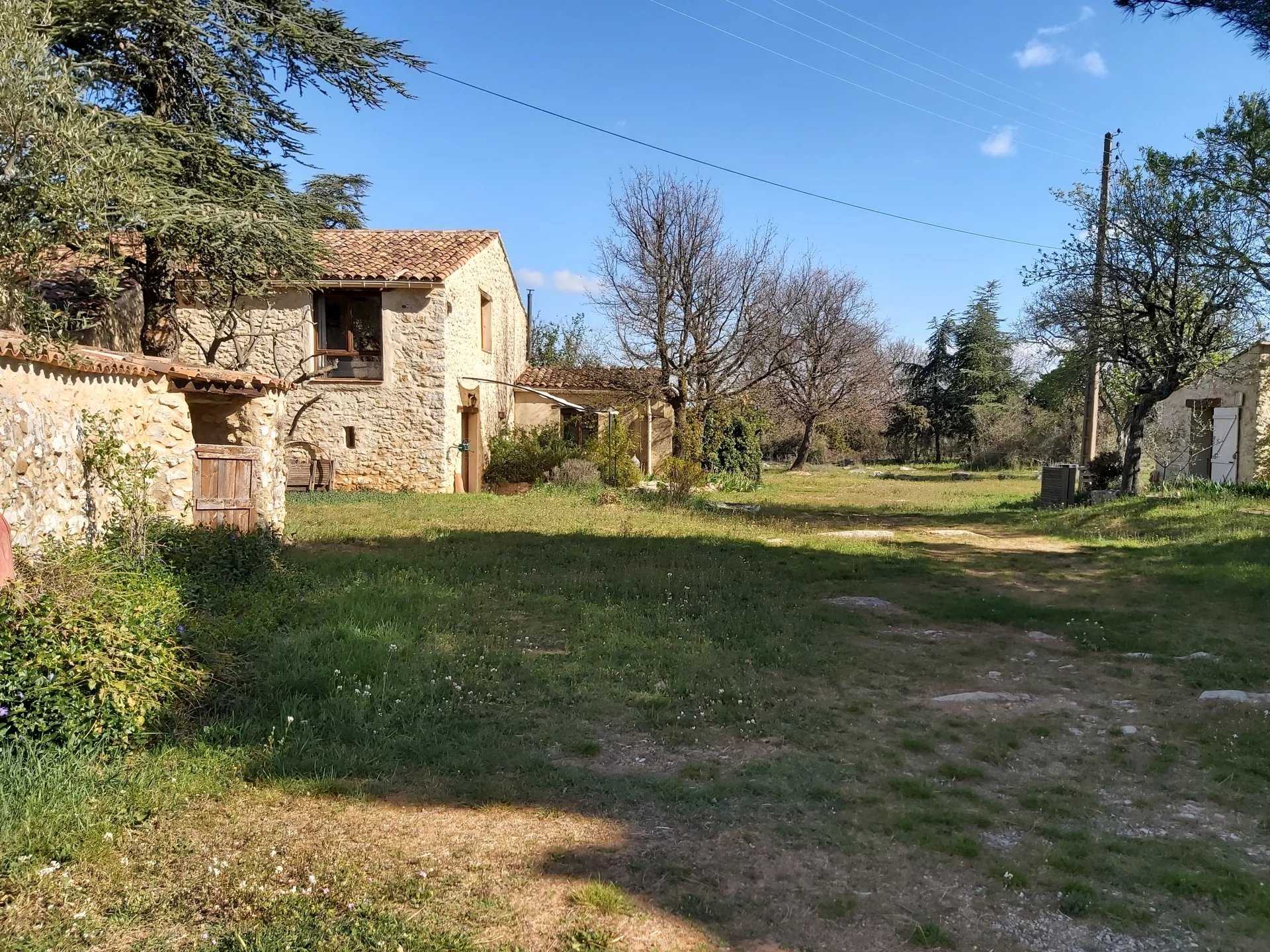 σπίτι σε Quinson, Provence-Alpes-Cote d'Azur 12328730