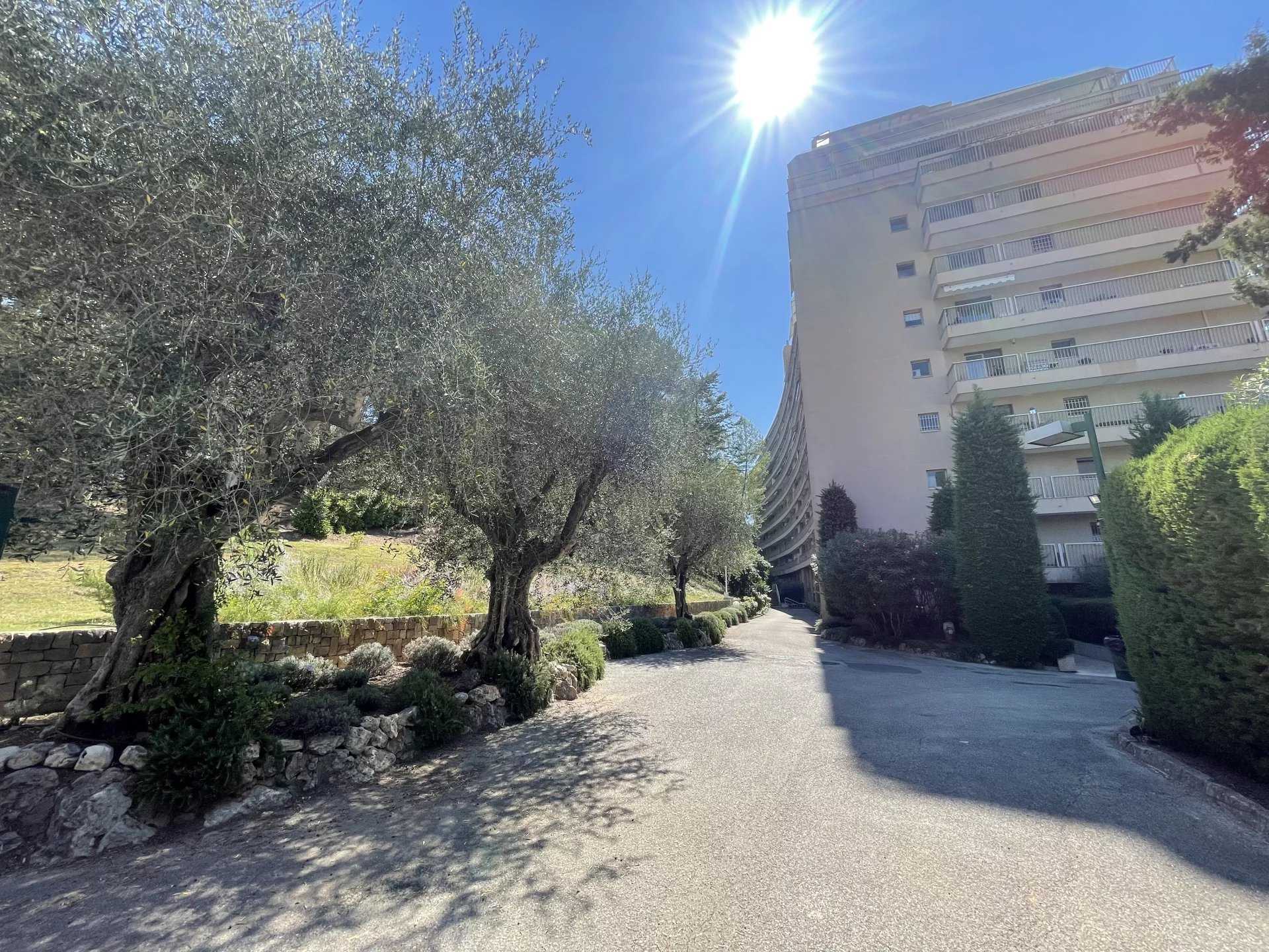 公寓 在 Cannes, Provence-Alpes-Côte d'Azur 12328830