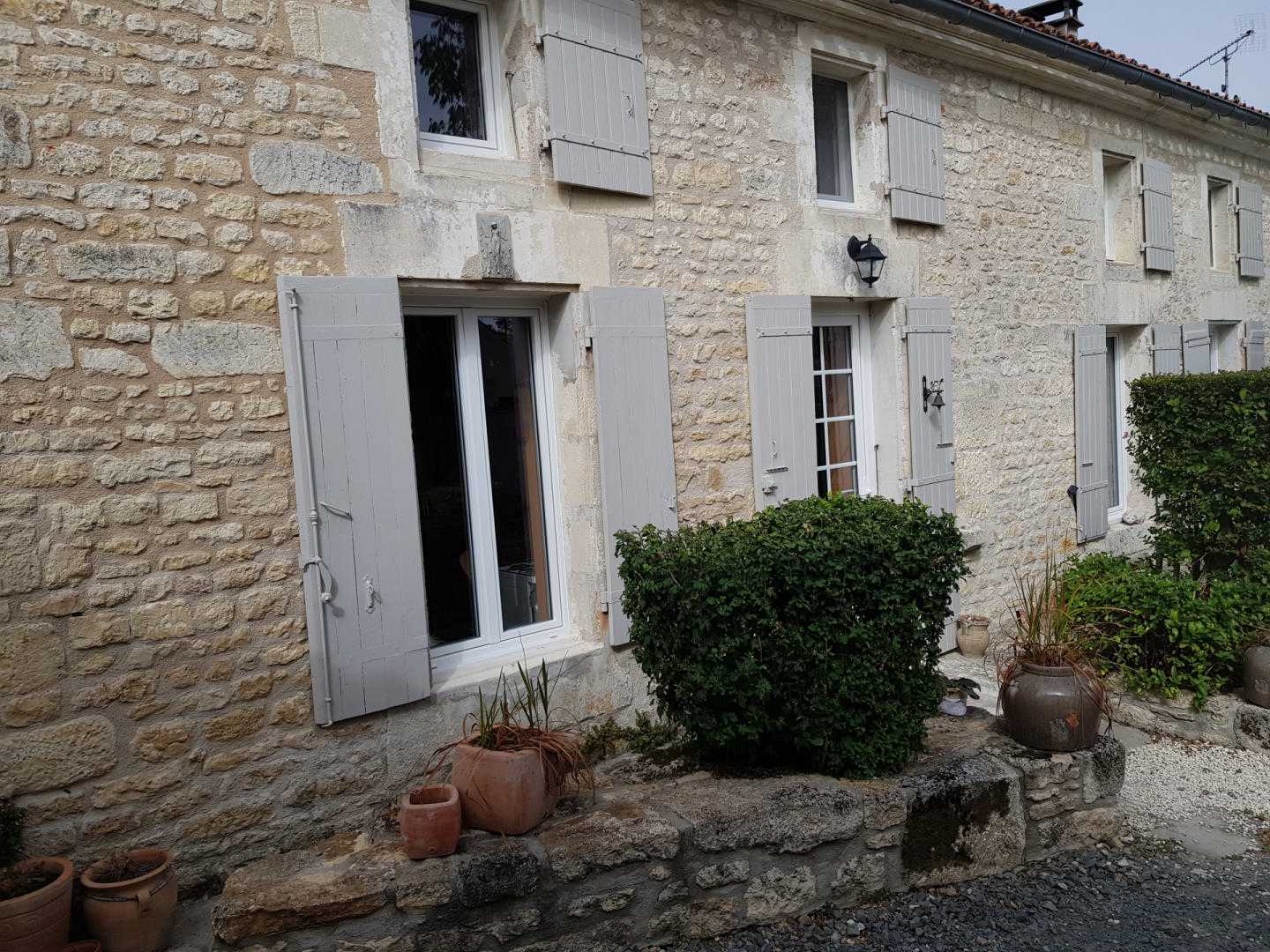 Talo sisään Saint-Savinien, Nouvelle-Aquitaine 12329352