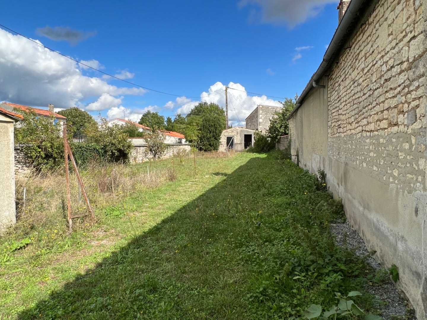 casa en Villeneuve-la-Comtesse, Nueva Aquitania 12329353