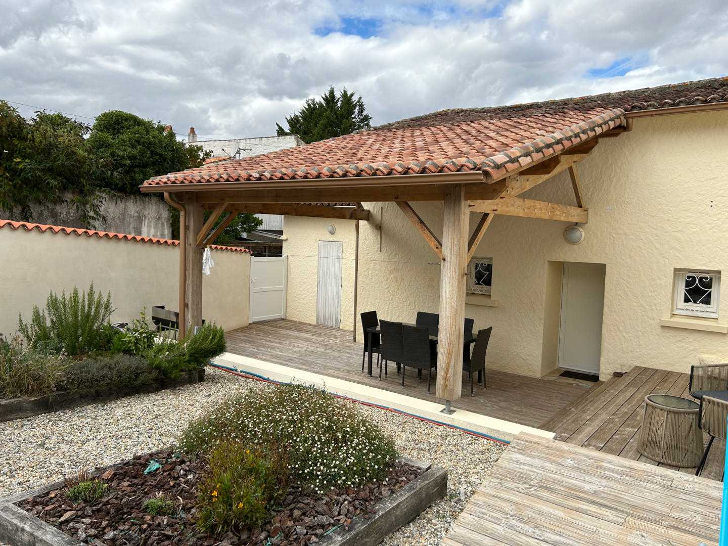 House in Saint-Jean-d'Angely, Nouvelle-Aquitaine 12329357
