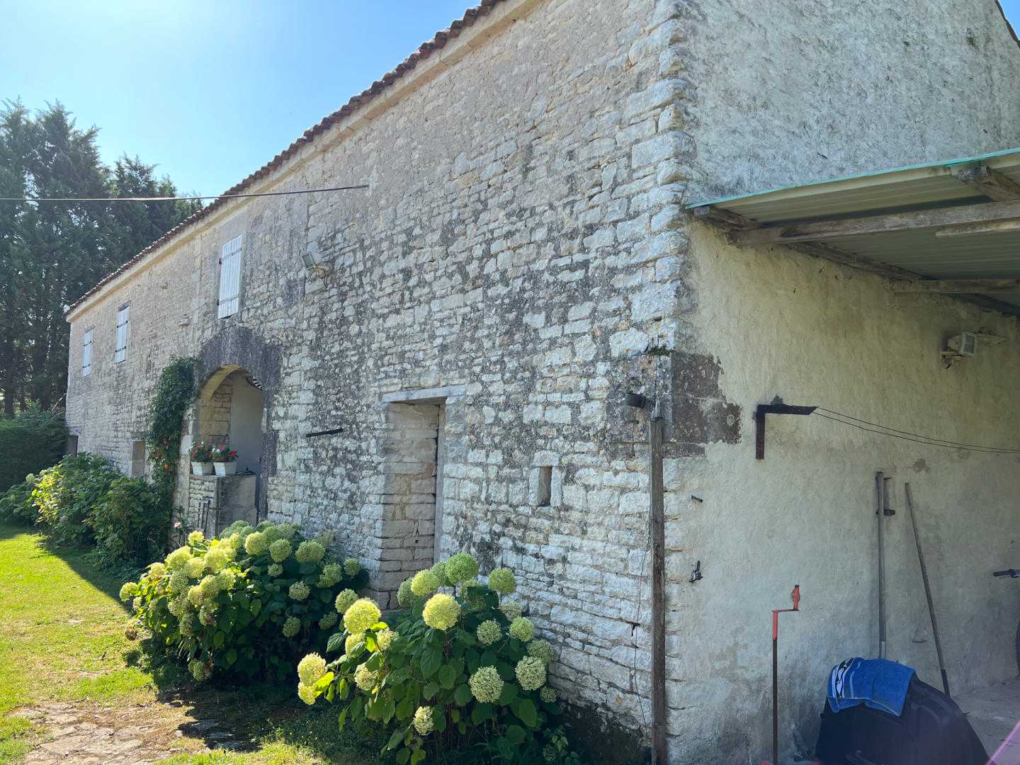 بيت في Antezant-la-Chapelle, Nouvelle-Aquitaine 12329358