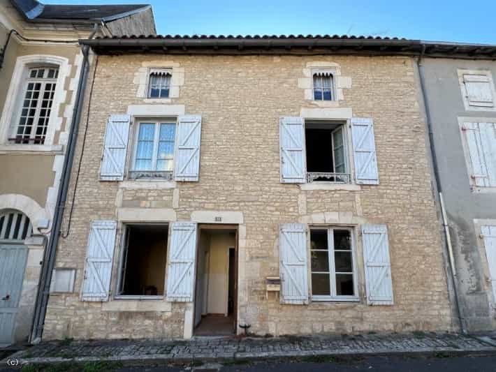 Rumah di Verteuil-sur-Charente, Nouvelle-Aquitaine 12329376