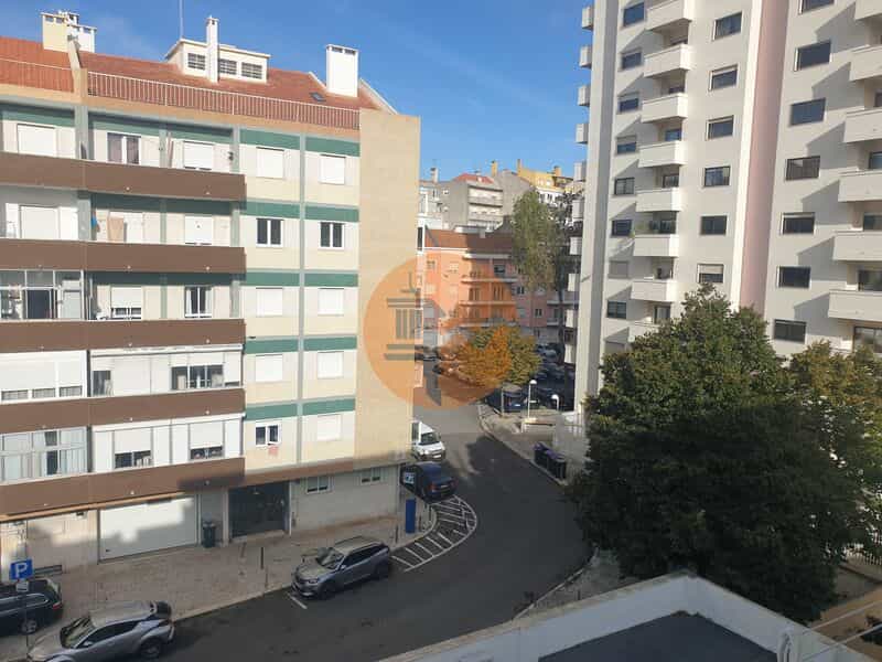 Condominium in Campo Grande, Lissabon 12330433