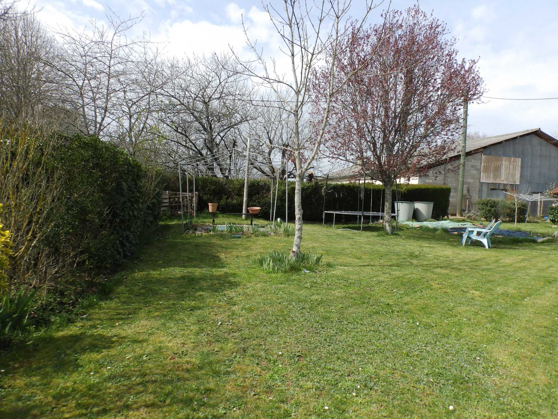 House in Champagne-Mouton, Nouvelle-Aquitaine 12331764