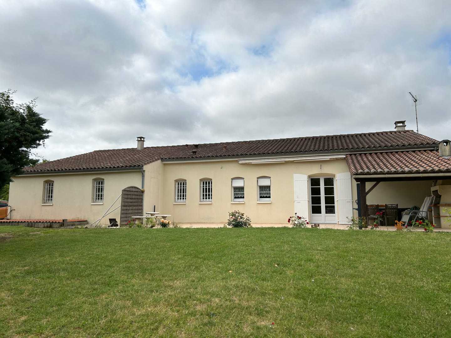 Huis in Saint-Jean-d'Angely, Nouvelle-Aquitanië 12332577