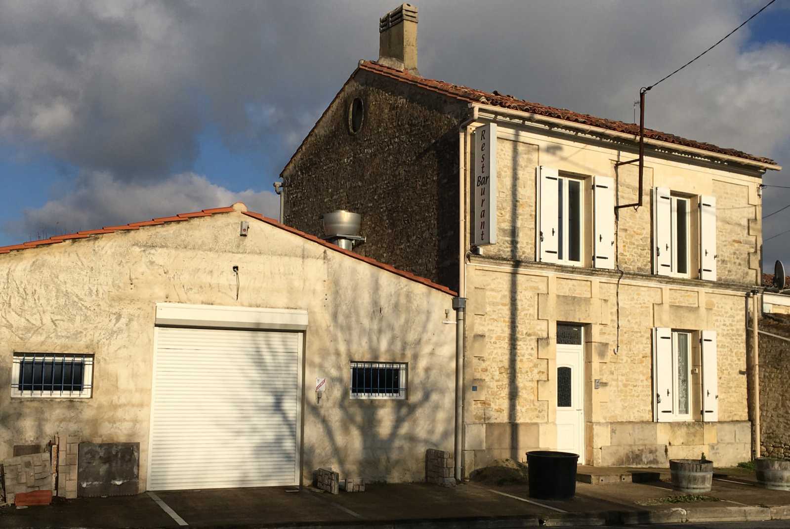بيت في Vergne, Nouvelle-Aquitaine 12332578