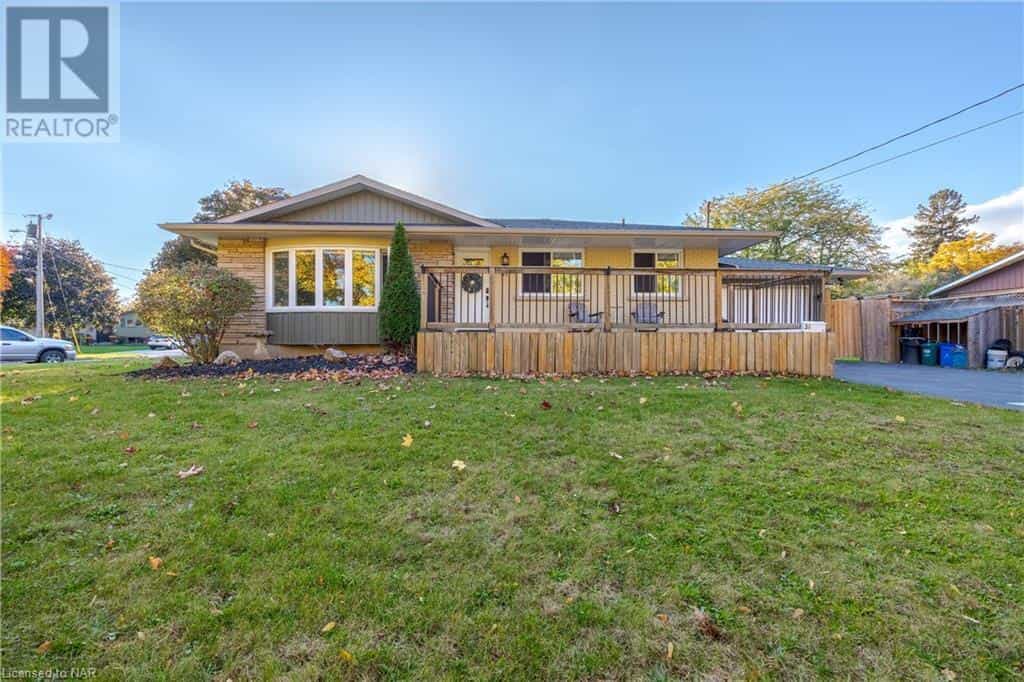 House in St. Catharines, Ontario 12334425