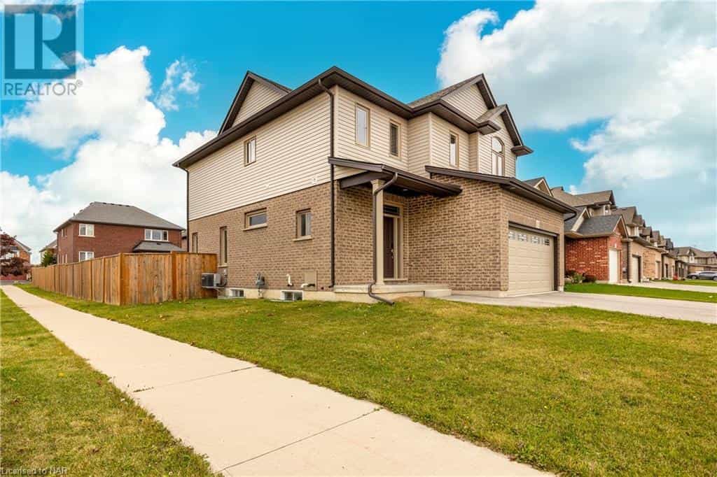 House in Thorold, Ontario 12334436