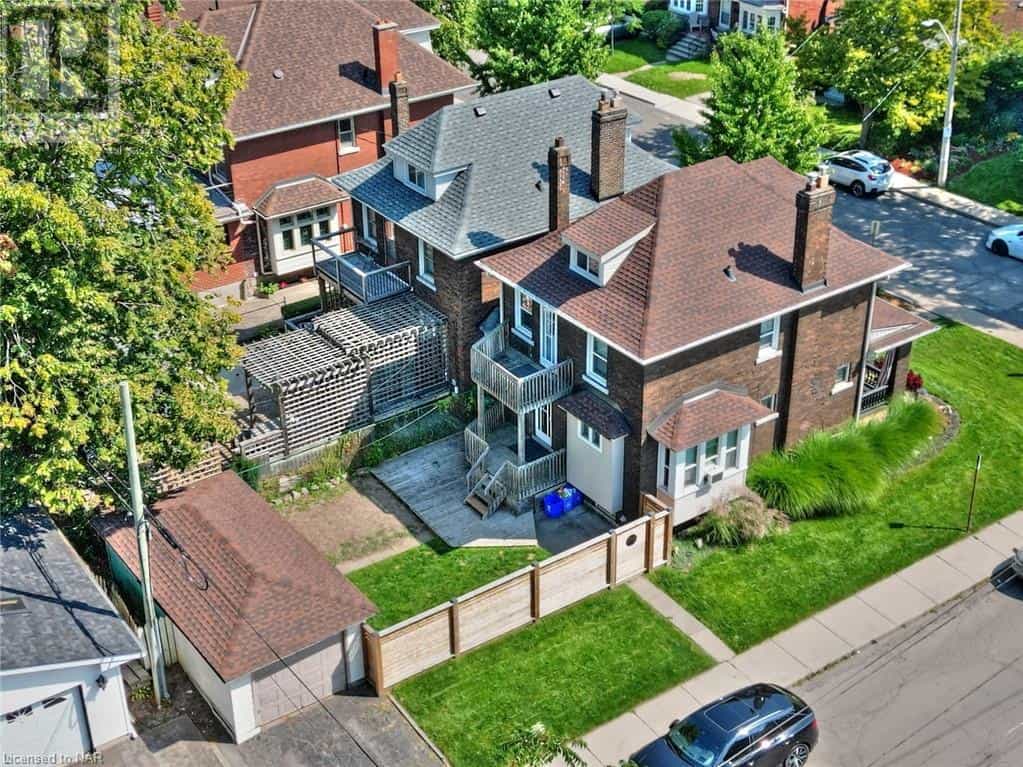 بيت في Hamilton, Ontario 12334438