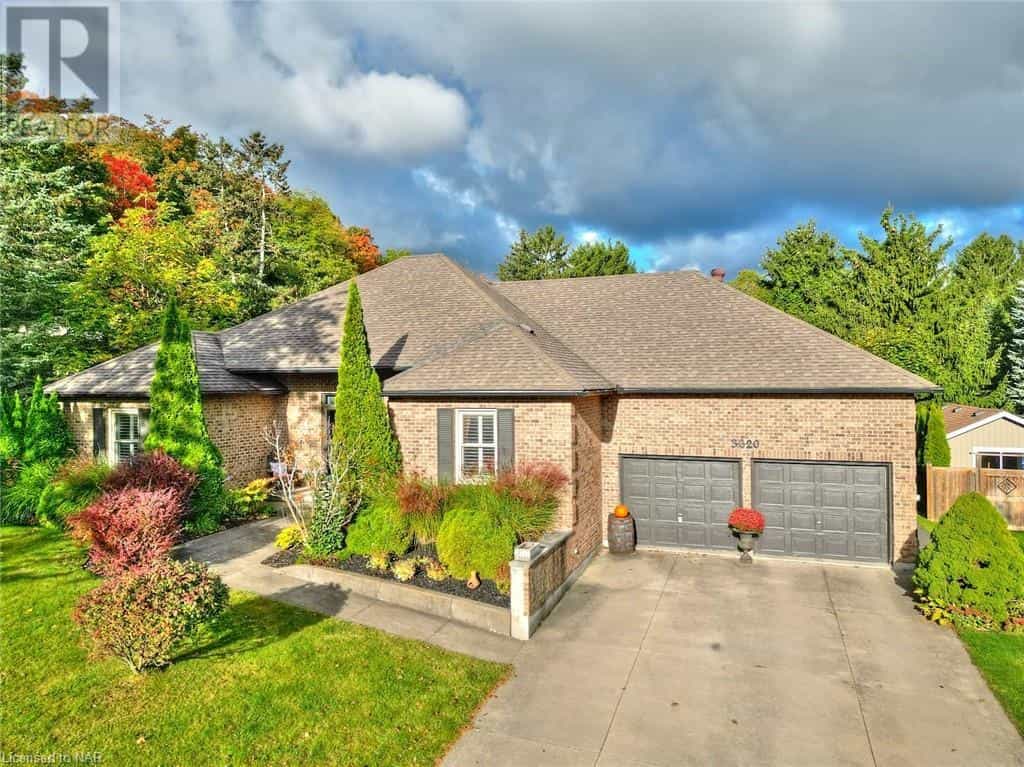 House in Lincoln, Ontario 12334458