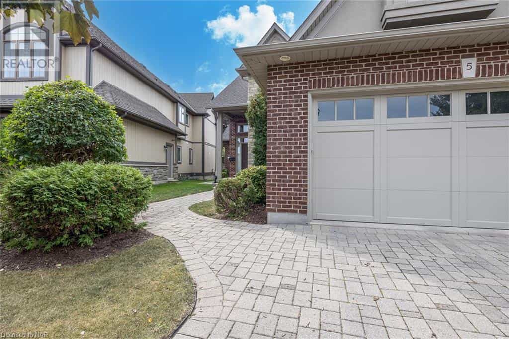 House in St. Catharines, Ontario 12334460