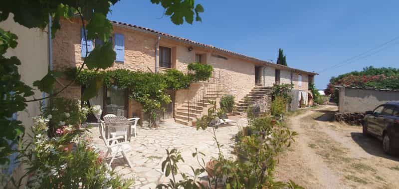 Hus i Quinson, Provence-Alpes-Cote d'Azur 12334471