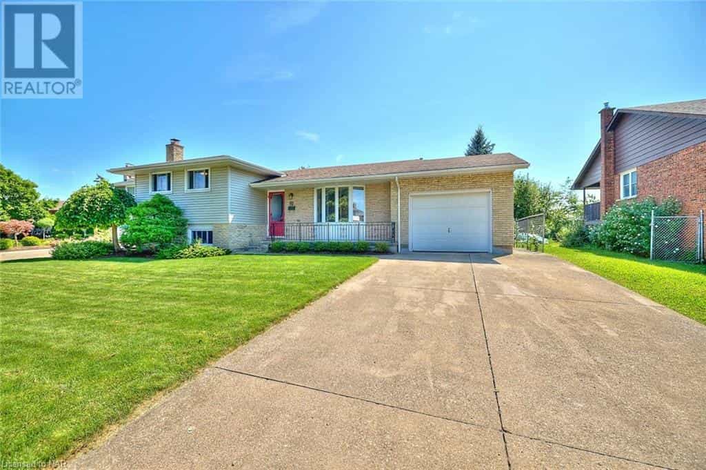 House in Thorold, Ontario 12334475