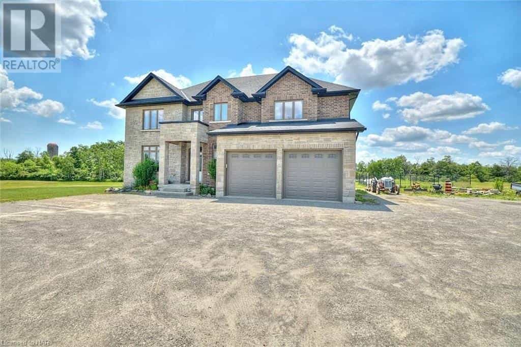 House in Binbrook, Ontario 12334482