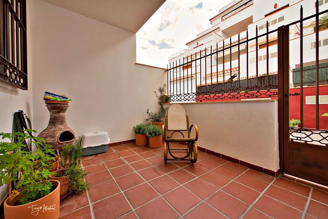 公寓 在 Velez de Benaudalla, Andalusia 12335889
