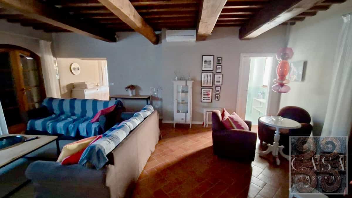 Osakehuoneisto sisään Lajatico, Tuscany 12338229